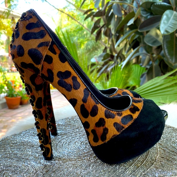 Wild Pair Shoes - Wild Pair leopard & black fur open toe stilettos